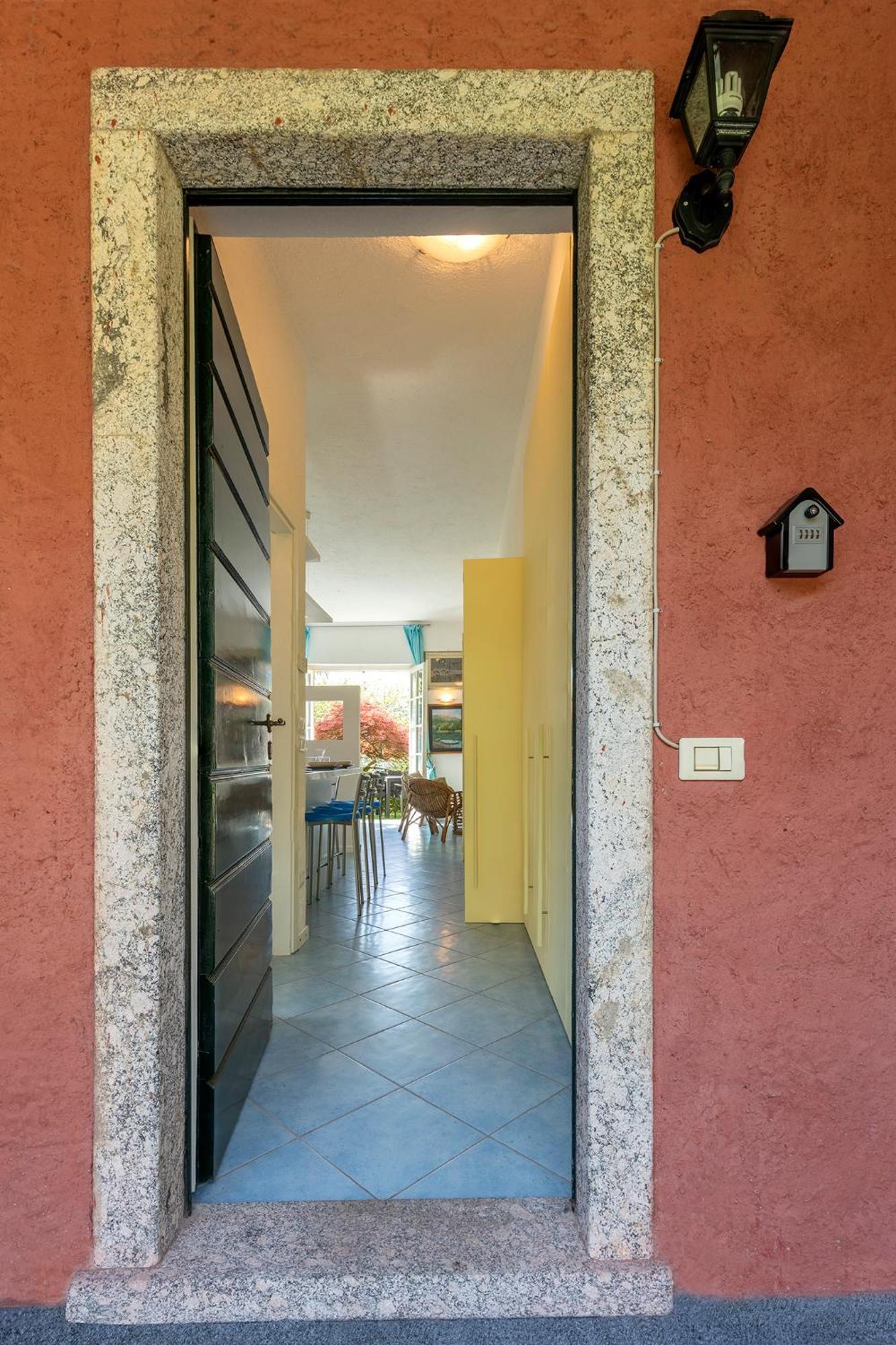 Emma'S House Apartment Lierna Bagian luar foto
